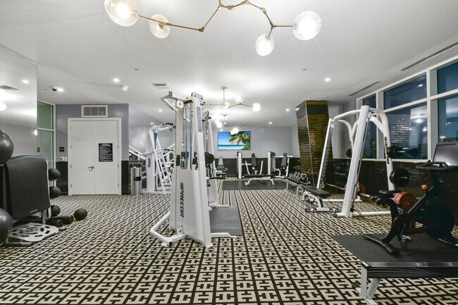 Building Photo - Stunning high rise unit in the affluent River Oaks District!