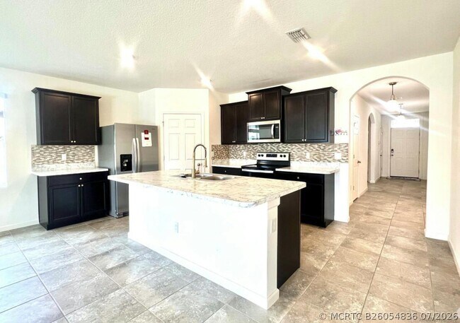 Building Photo - 341 SW Ridgecrest Dr