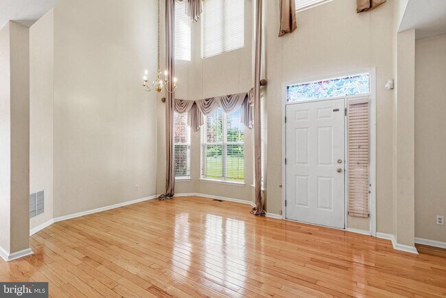 Building Photo - 445 Tuvira Ln