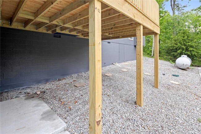 Building Photo - 6 Swanage Dr