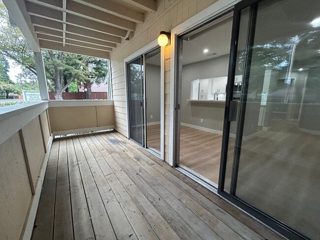 Building Photo - Sophisticated 2BR Walnut Creek Residence –...