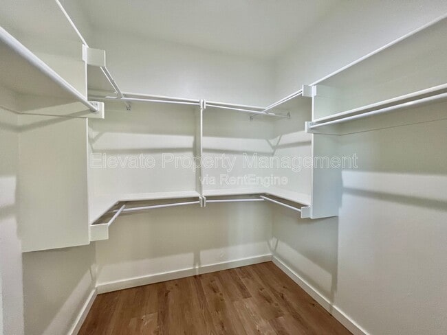 Building Photo - 216 E Hurd St