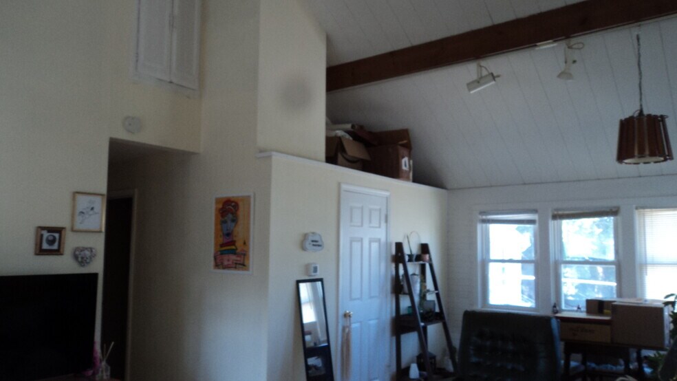 Building Photo - 117 E Suttenfield St