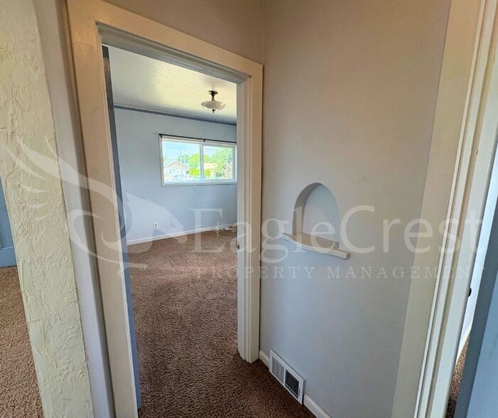 Building Photo - Charming 2-Bedroom Home with Modern Finishes & Open Yard