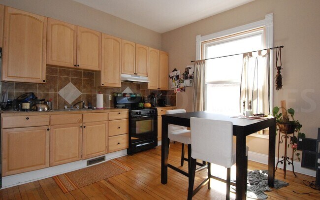 Building Photo - 2533 Lyndale Ave S