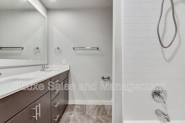 Building Photo - 17604 Sunny Hollow Rd