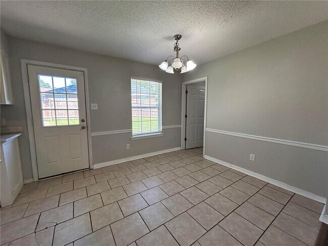 Building Photo - 6626 Woodside Ct E