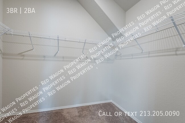 Building Photo - 2041 Rhesus Vw