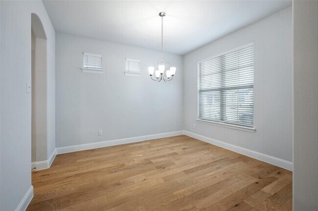 Building Photo - 2037 Almassera Dr