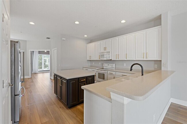 Building Photo - 1129 Venetian Harbor Dr NE