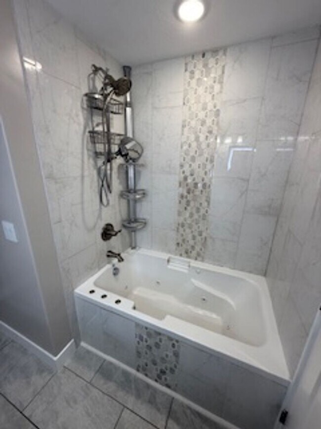 Building Photo - Marvelous