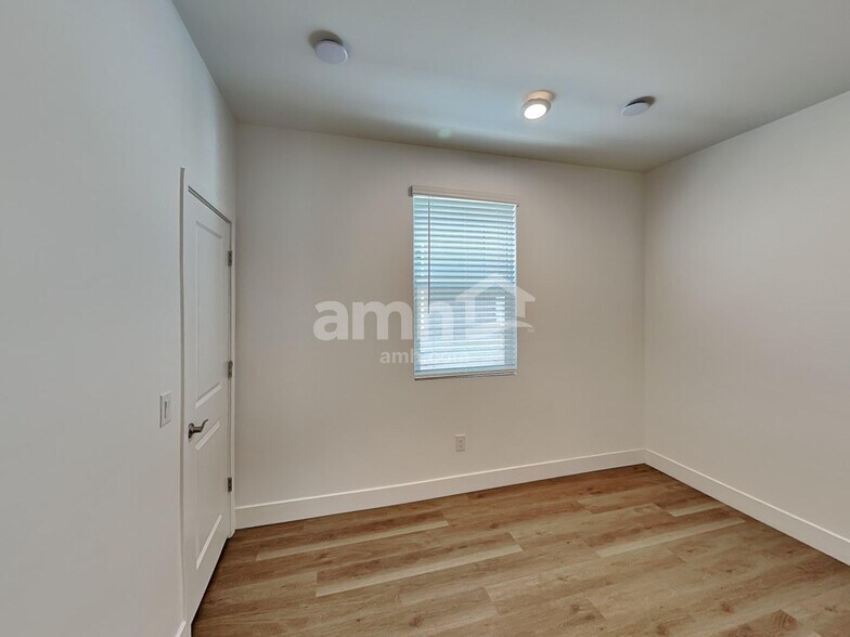 Building Photo - 9629 Harkes Dr