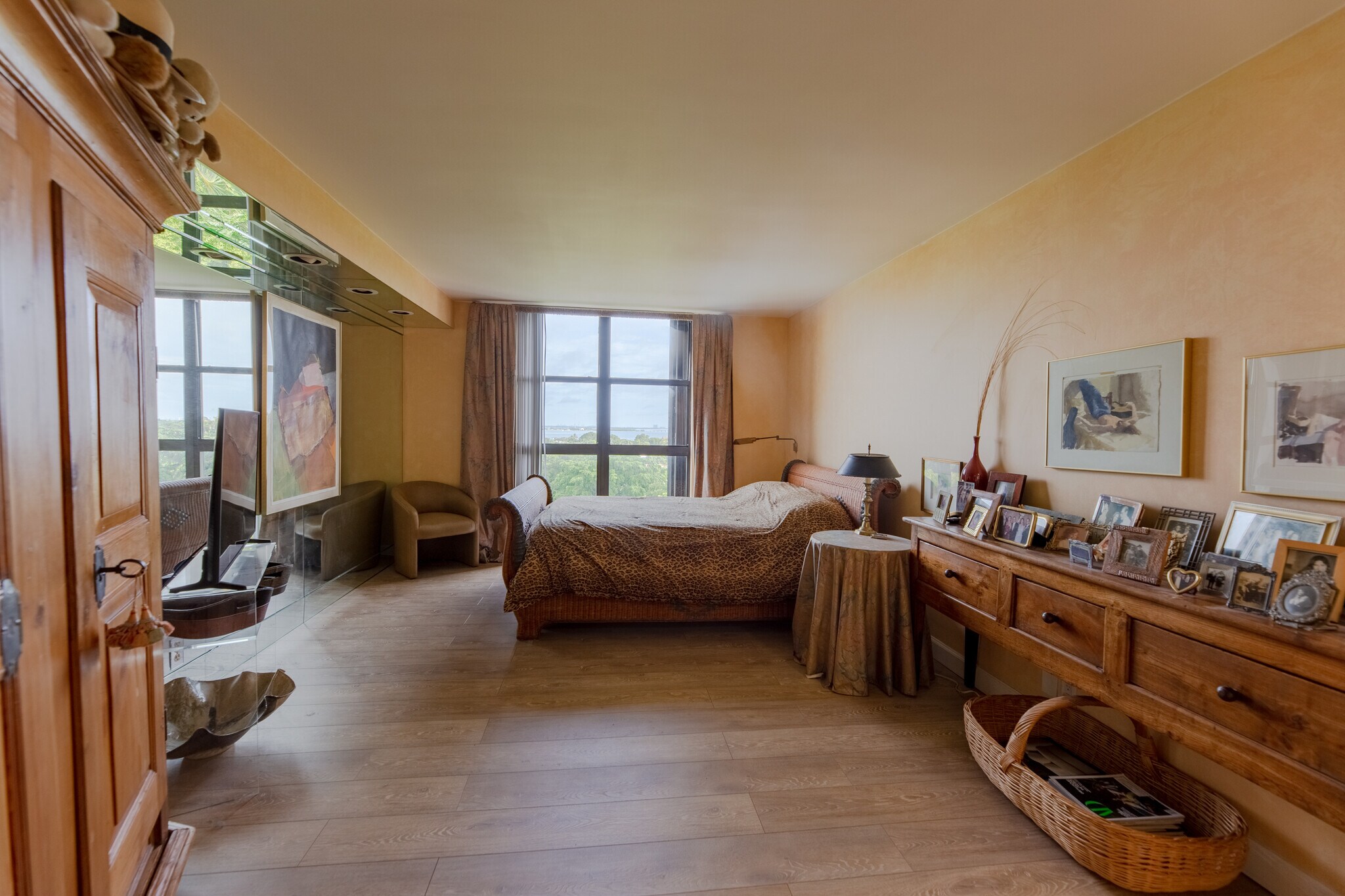 Primary Bedroom (now painted white) - 1000 Quayside Ter