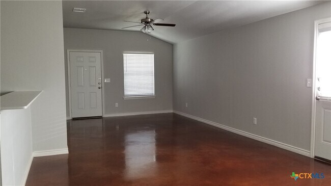 Building Photo - 318 Lowes Blvd