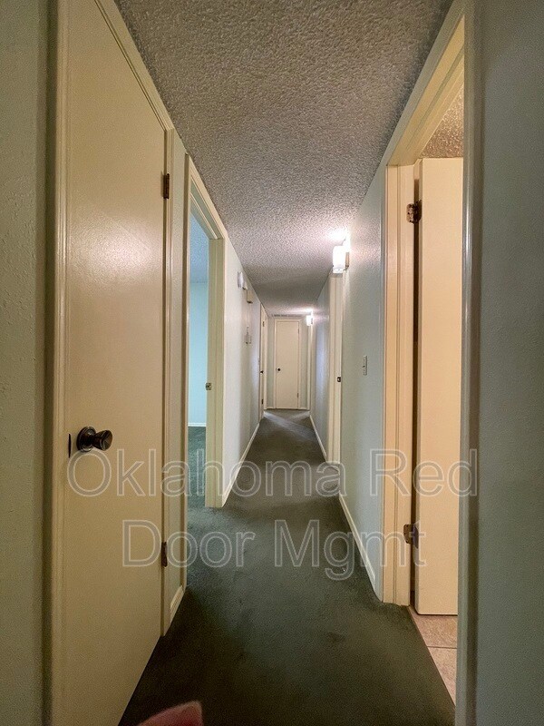 Building Photo - 1600 NE 5th St