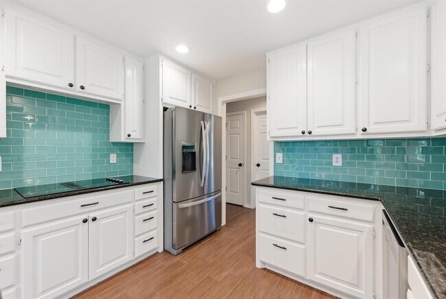 Building Photo - 205 Tellus St