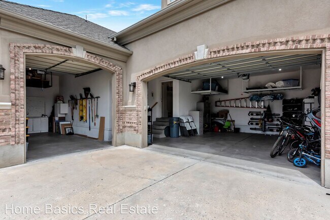 Building Photo - 6 br, 4.5 bath House - 9947 N Yorkshire Ct