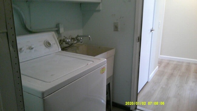 Building Photo - Leisure Town