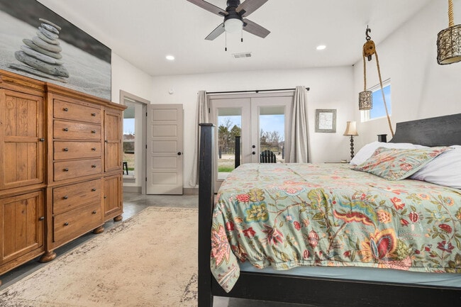 Building Photo - 149 NW Campbell Loop