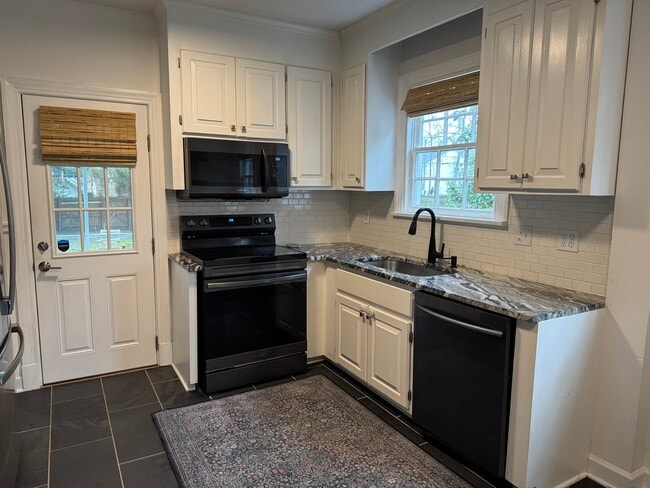 Building Photo - 5009 E Seminary Ave