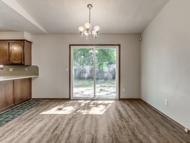 Building Photo - 604 Greenvale Rd