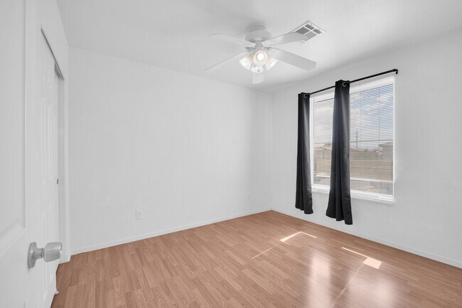 Building Photo - 2446 El Valle St