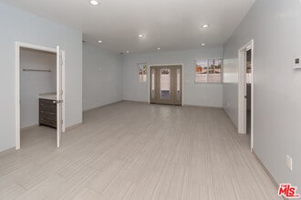 Building Photo - 13659 Magnolia Blvd