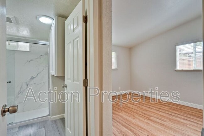 Building Photo - 1125 Burgoyne St