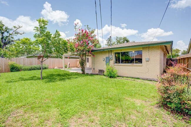 Building Photo - 8623 Norton Dr