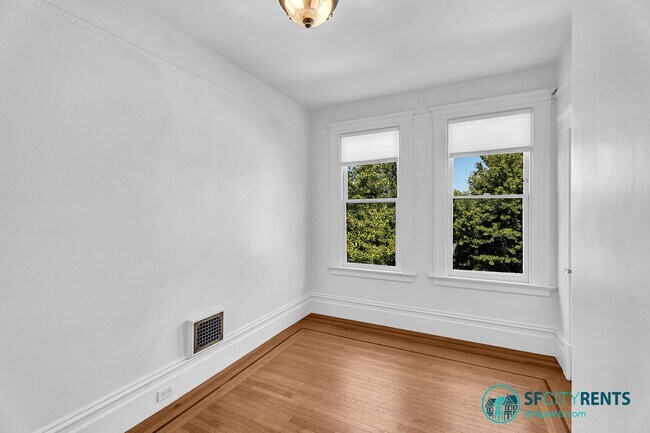 Building Photo - Castro/Eureka Valley: Top Floor Flat w/ in-unit W/D & Shared Yard