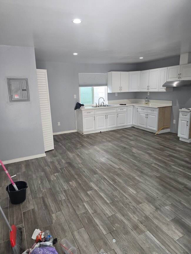 Building Photo - 505 Harding Ave