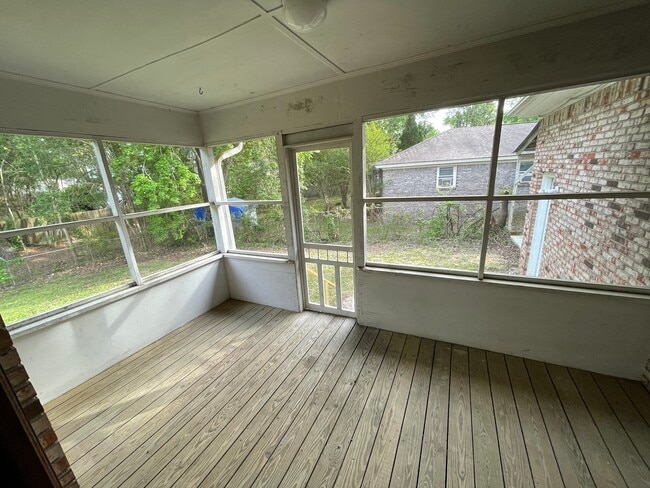 Building Photo - 137 Clay St