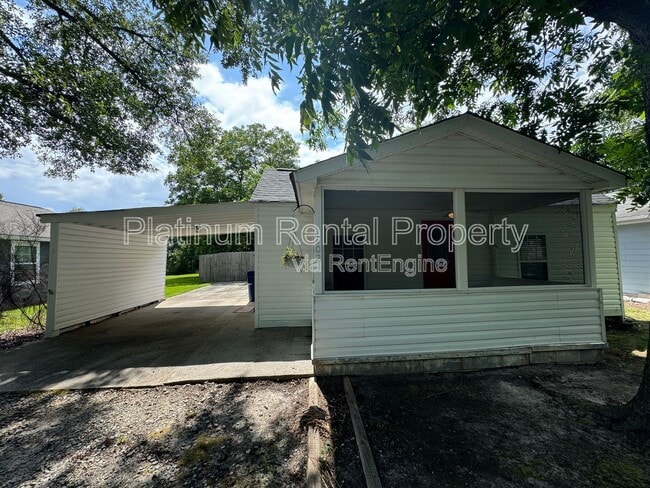 Building Photo - 102 Benson St
