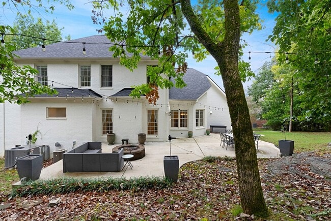 Building Photo - Stunning 4BR Executive Style Home in Brentwood