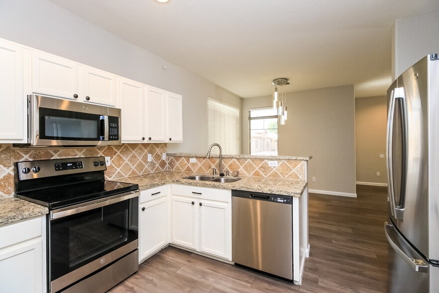 Building Photo - 1990 E Browning Pl