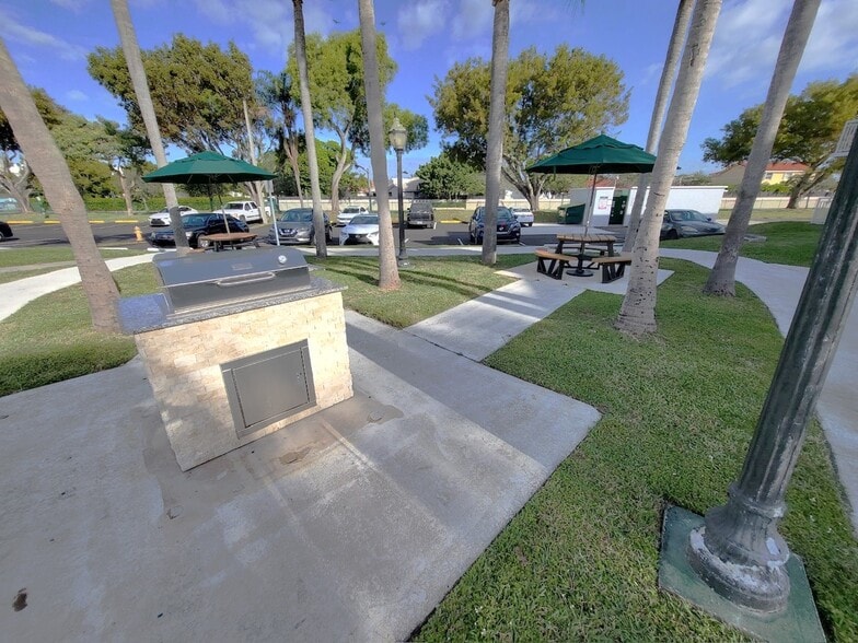 Building Photo - 8560 SW 212th St