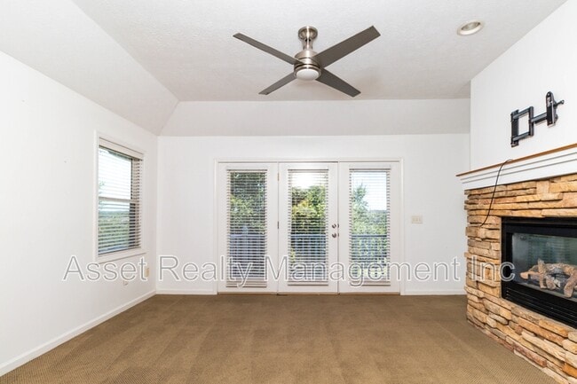 Building Photo - 2084 Allenridge Dr