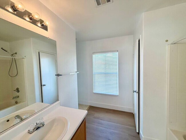 Building Photo - Beautiful two-story home featuring 3 bedrooms, 2.5 bathrooms