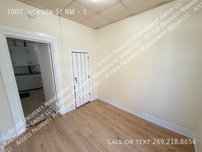 Building Photo - 1007 Jackson St NW