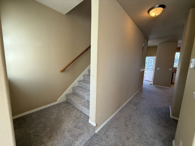 Building Photo - g434