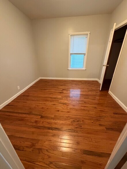 Building Photo - 137 Tecumseh St