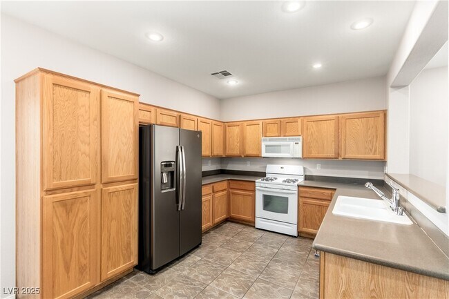 Building Photo - 1274 Willow Village Ave