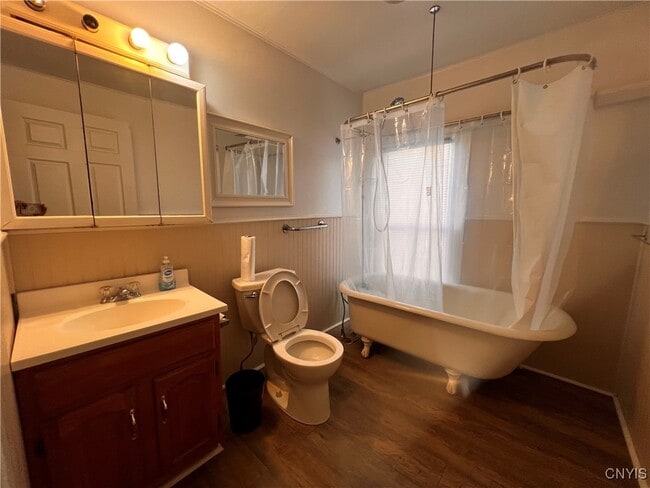 Building Photo - 927 Salina St