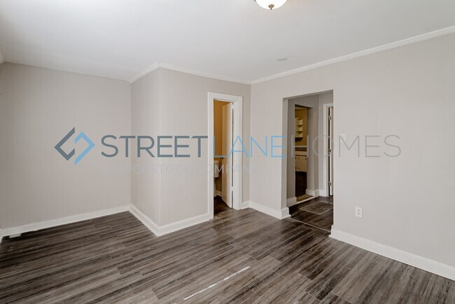 Building Photo - 8004 Rugby Ave