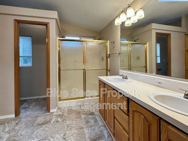 Building Photo - 1375 S Bagley Creek Rd