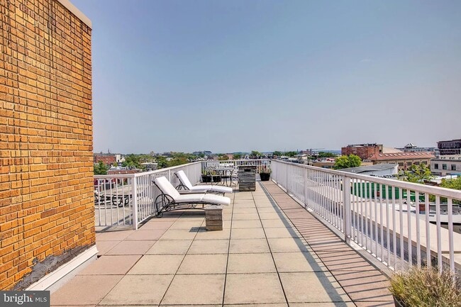 Building Photo - 1417 Newton St NW