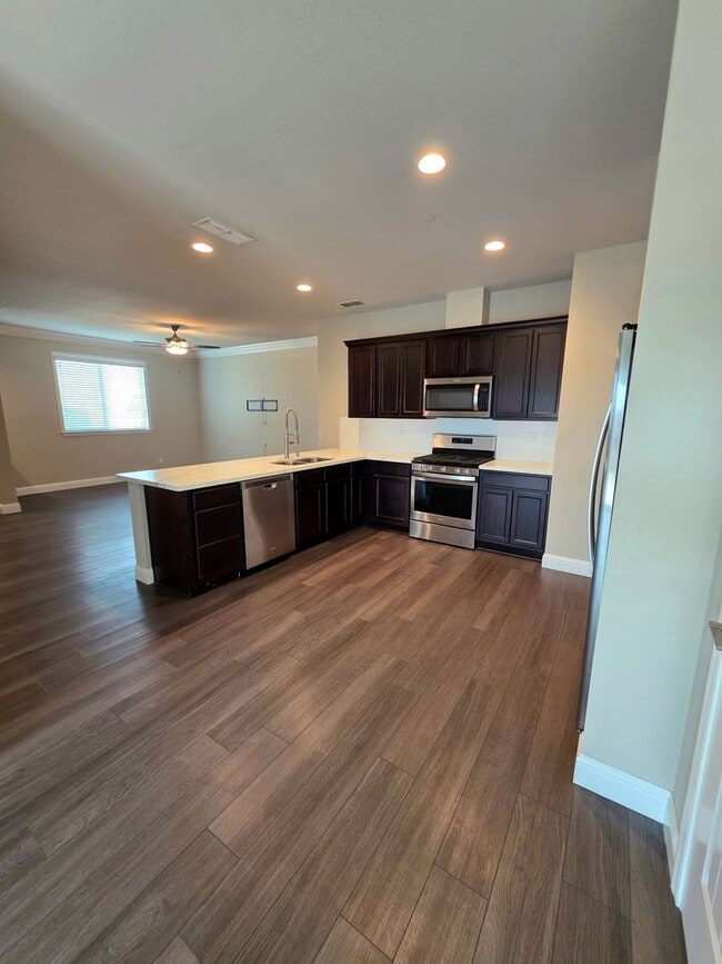 Building Photo - 846 Congaree Ln