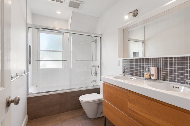 Building Photo - 5 Rockhill Terrace