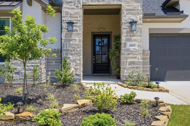 Building Photo - 28065 Willow Gln Dr