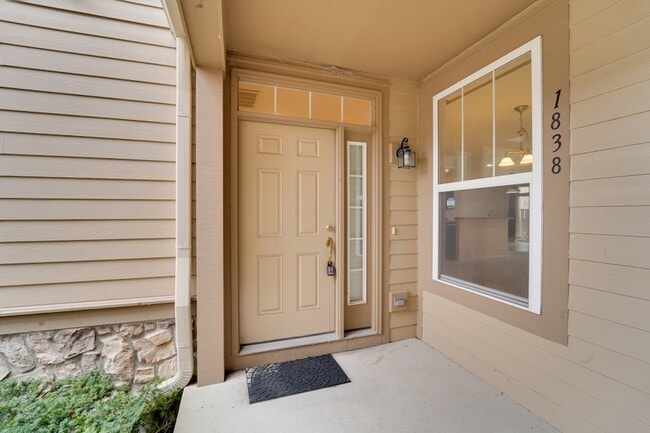 Building Photo - 1838 Crenshaw Cir